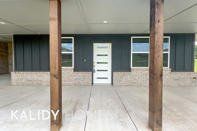 101 Olde Ml Rd in Jones, OK - Building Photo - Building Photo
