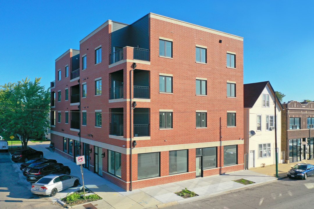 3722 W Belmont Ave in Chicago, IL - Building Photo