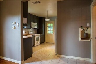 2715 Burlington Blvd in Dallas, TX - Building Photo - Building Photo