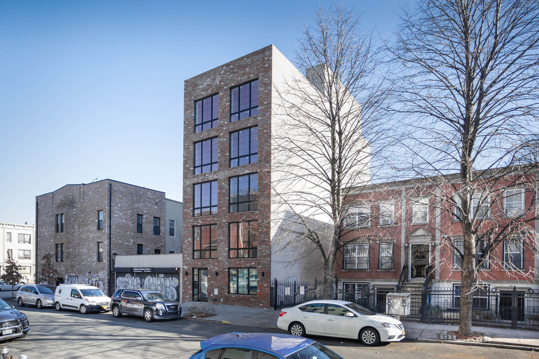 40 Schaefer St in Brooklyn, NY - Foto de edificio