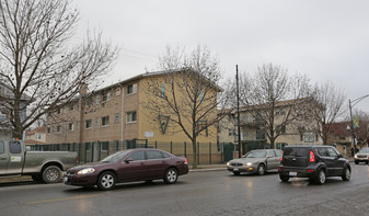 3733-3737 W 63rd St Apartamentos