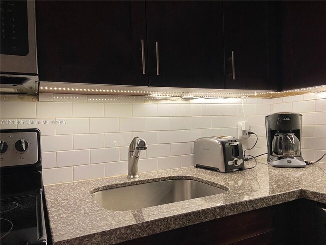 2426 SE 17th St in Fort Lauderdale, FL - Building Photo - Building Photo