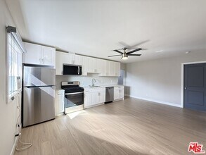 1505 Cochran Ave in Los Angeles, CA - Foto de edificio - Building Photo