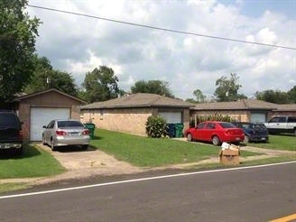 Verhalen Duplexes in Alvin, TX - Building Photo - Building Photo