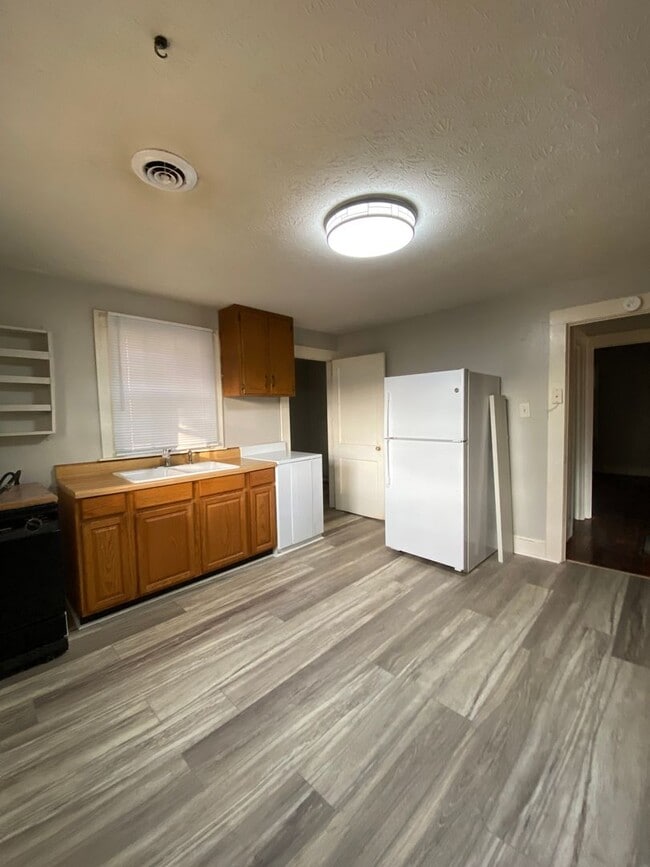 202 Francis St W in Jacksonville, AL - Building Photo - Building Photo