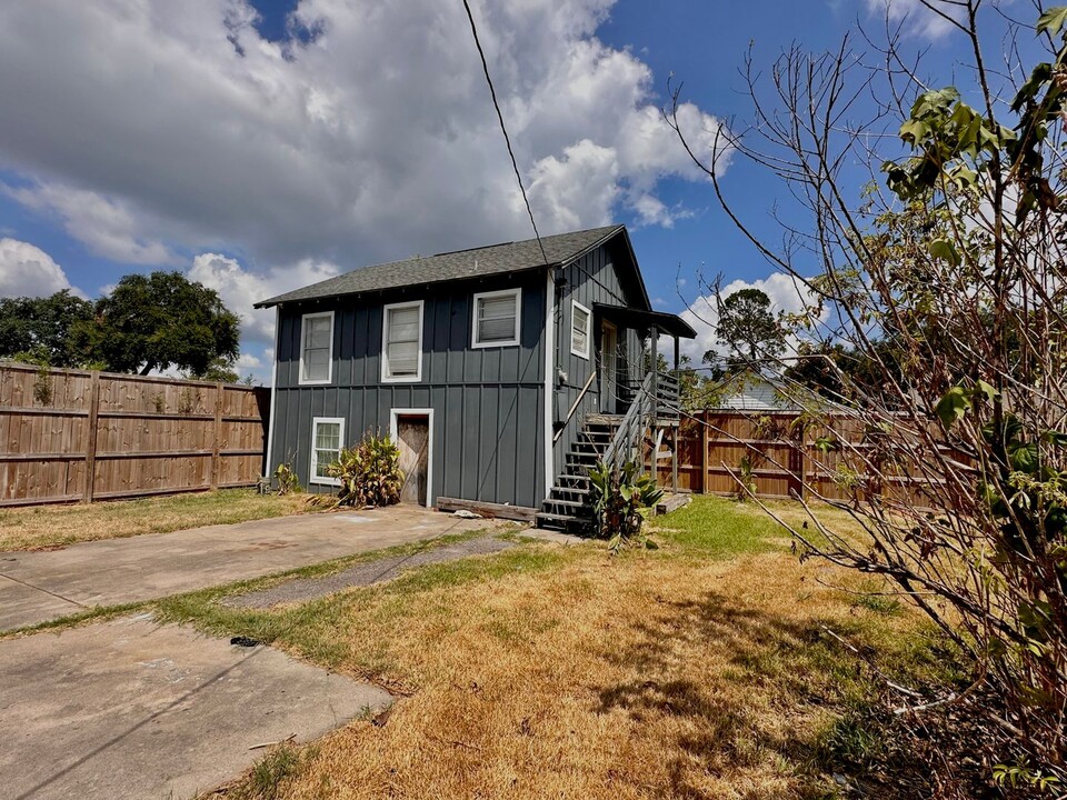 722 Ave C in Port Neches, TX - Building Photo