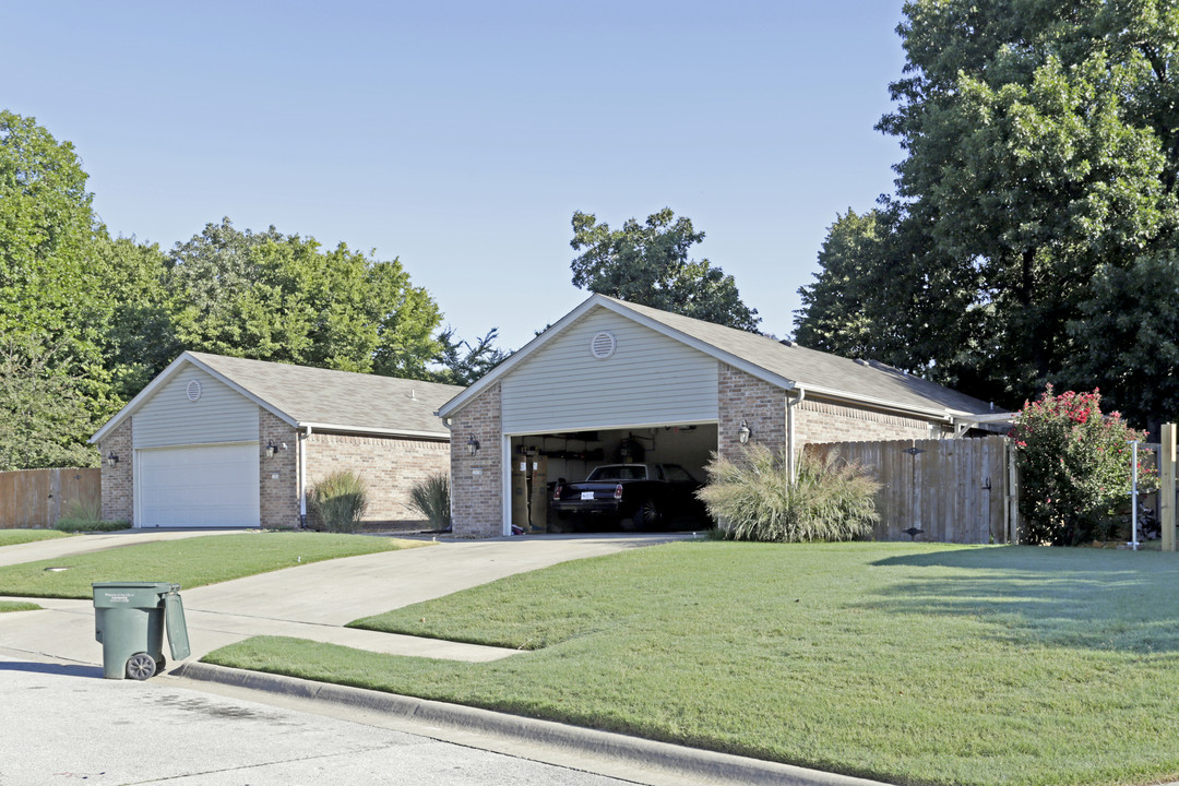 2962-2980 W Marigold Dr in Fayetteville, AR - Building Photo