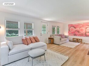 93 Oneck Ln in Westhampton, NY - Building Photo - Building Photo