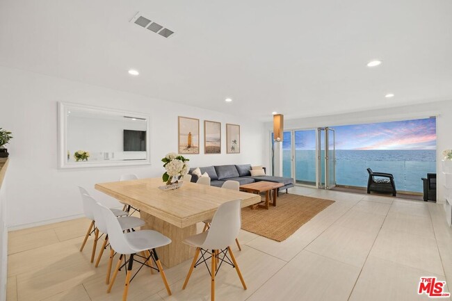 20462 Pacific Coast Hwy in Malibu, CA - Building Photo - Building Photo