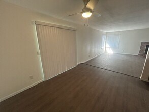 201 N Bollinger St in Visalia, CA - Building Photo - Building Photo