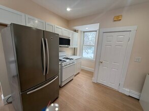 74 Morse St, Unit 1 in Watertown, MA - Building Photo - Building Photo