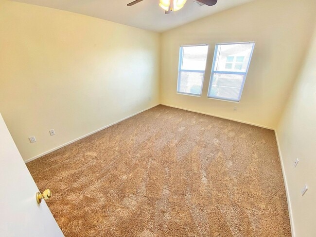 8735 Tomnitz Ave in Las Vegas, NV - Building Photo - Building Photo