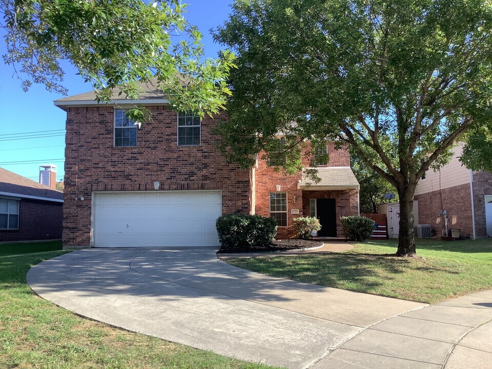 1715 Ash Ln in Corinth, TX - Foto de edificio