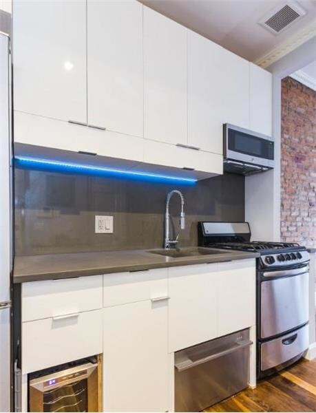 7 E 75th St-Unit -C1 in New York, NY - Building Photo - Building Photo
