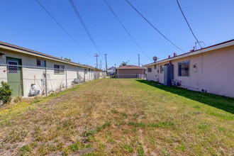 Eshelman Flats in Lomita, CA - Building Photo - Building Photo