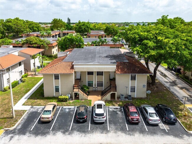 9802 Hammocks Blvd in Miami, FL - Building Photo - Building Photo