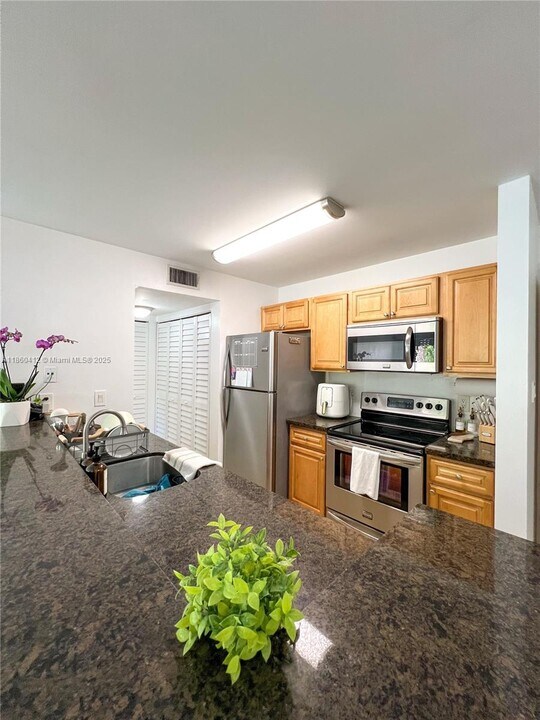 15821 SW 104th Terrace in Miami, FL - Foto de edificio