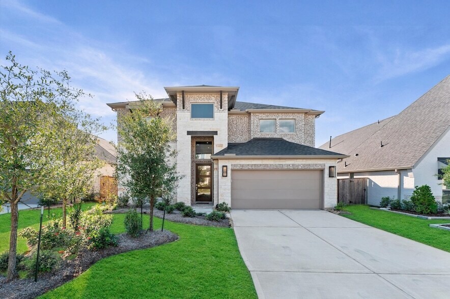 528 Oakview Bend Dr in Montgomery, TX - Building Photo