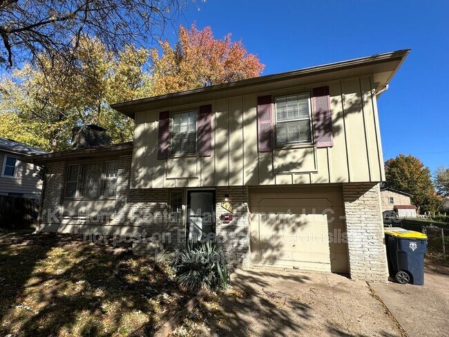 7906 E 93rd St in Kansas City, MO - Building Photo - Building Photo