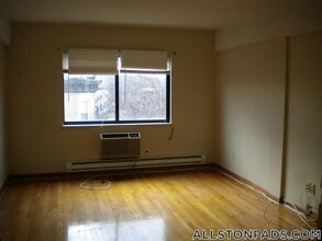 1110 Commonwealth Ave, Unit 216 in Boston, MA - Foto de edificio - Building Photo