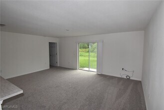3945 Constitution Dr in North Port, FL - Foto de edificio - Building Photo