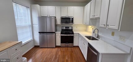 20544 Blue Heron Terrace in Sterling, VA - Building Photo - Building Photo