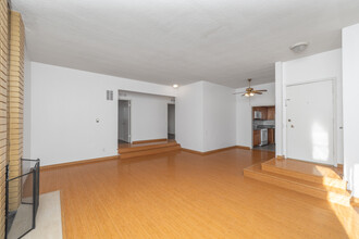 1651 Camden Ave in Los Angeles, CA - Foto de edificio - Interior Photo