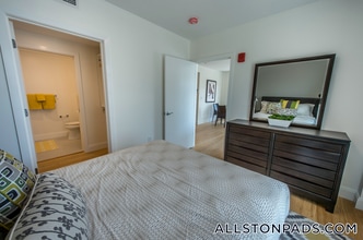 40 Malvern St, Unit 406 in Boston, MA - Foto de edificio - Building Photo