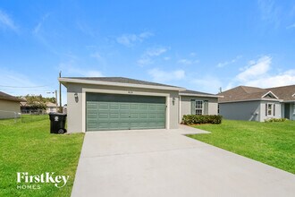 4618 SW Vahalla St in Port St. Lucie, FL - Building Photo - Building Photo