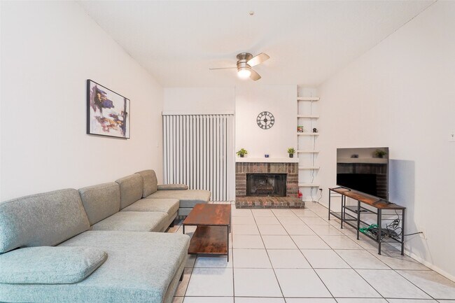 7900 N Stadium Dr in Houston, TX - Building Photo - Building Photo