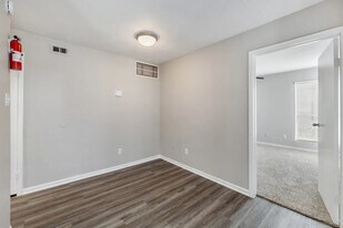 11715 S Glen Dr in Houston, TX - Building Photo