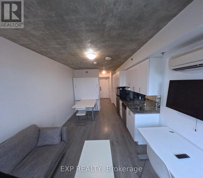 1900 Simcoe St N in Oshawa, ON - Building Photo - Building Photo