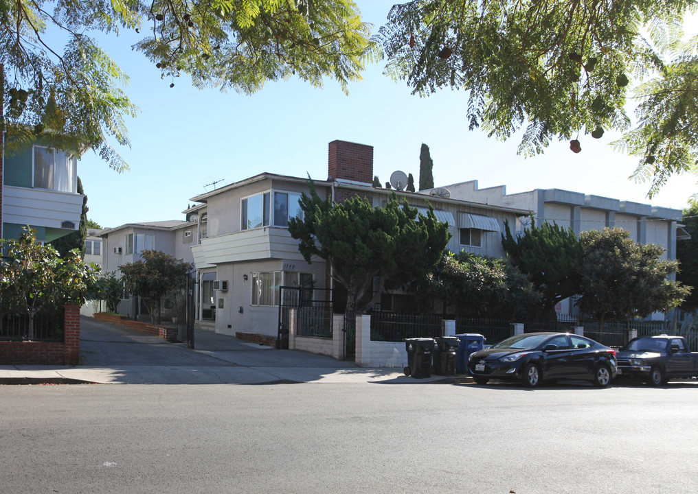 1742 Mariposa Ave in Los Angeles, CA - Building Photo