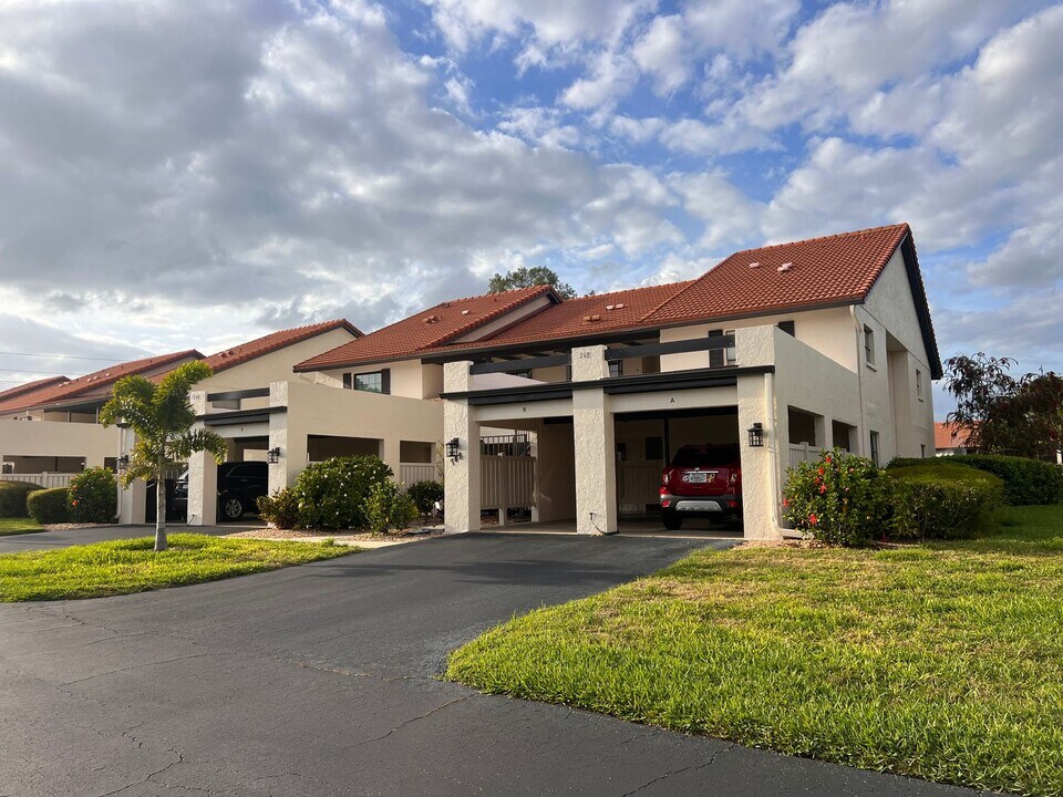 748 Avenida Estancias in Venice, FL - Building Photo
