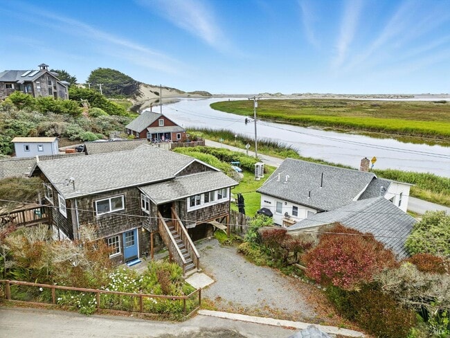 195 Ocean View Ave in Bodega Bay, CA - Building Photo - Building Photo