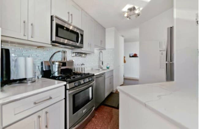 7000 Kennedy Blvd E, Unit 26E in Guttenberg, NJ - Foto de edificio - Building Photo