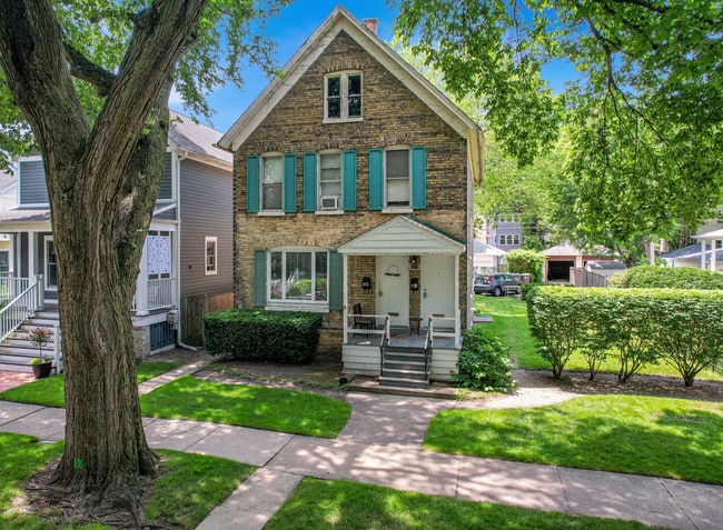 property at 2018 Pratt Ct