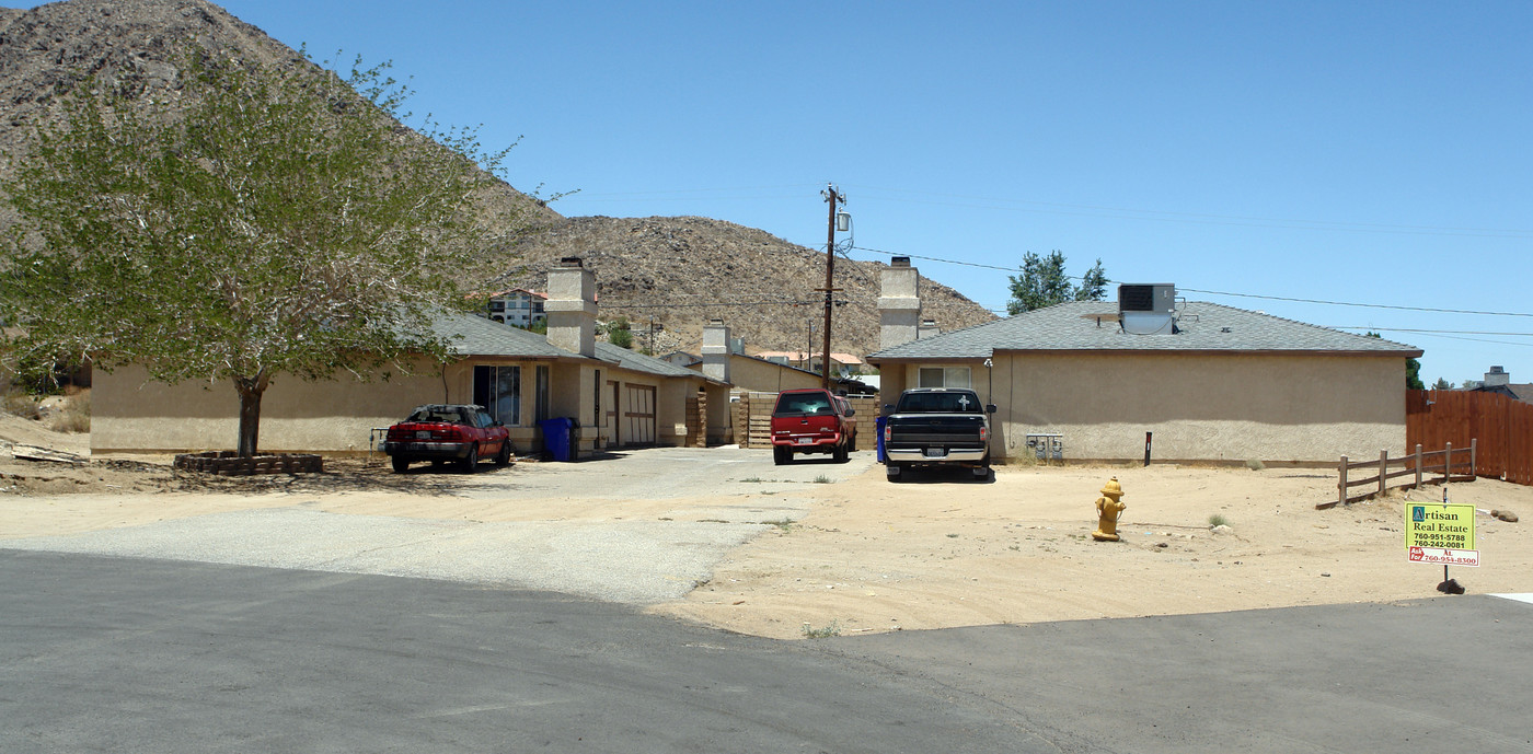 16050 Carlisle Ln in Apple Valley, CA - Foto de edificio