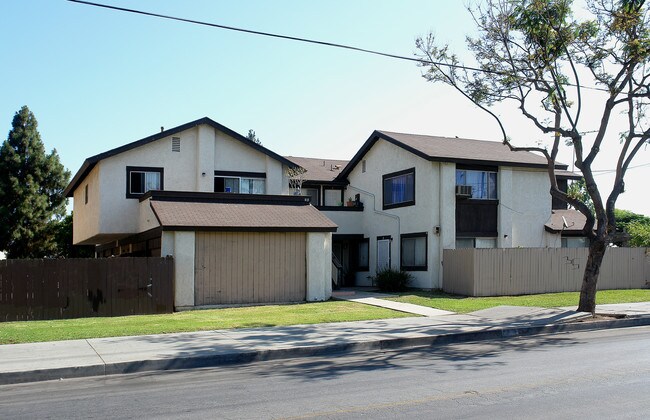 1021 W Central Ave in Santa Ana, CA - Building Photo - Building Photo