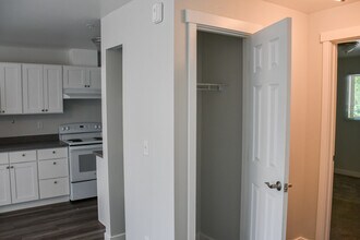 Greentree Apartments in Seattle, WA - Building Photo - Building Photo