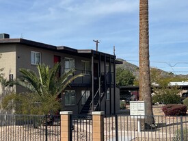 820 E Purdue Ave, Unit D in Phoenix, AZ - Building Photo