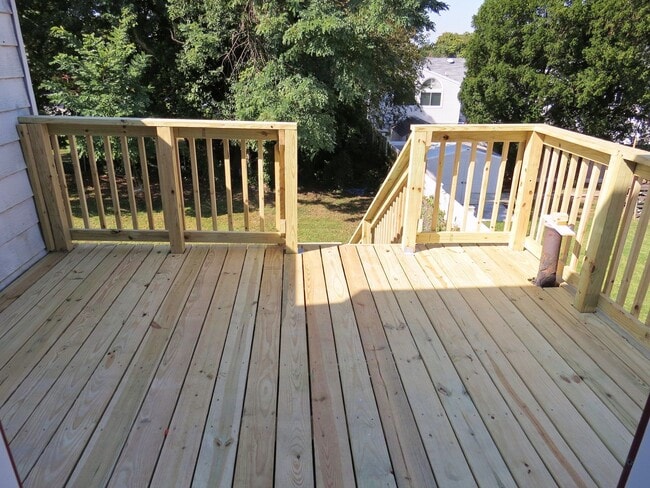 909 Warner Rd in Valley Stream, NY - Building Photo - Building Photo
