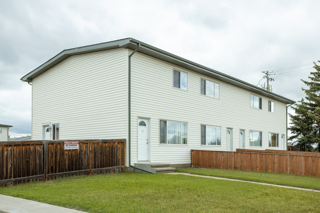 Kerrywood Pointe in Red Deer, AB - Building Photo