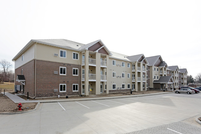 Coral Ridge Senior (55+) Apartments in Coralville, IA - Foto de edificio - Building Photo