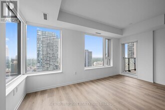 101 Roehampton Ave in Toronto, ON - Building Photo - Building Photo