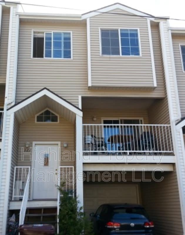 property at 322 NE Whitman St