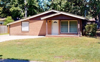 4403 Ventura Dr in North Charleston, SC - Building Photo