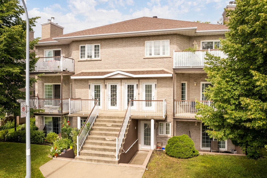 7237 Chouinard Rue in Montréal, QC - Building Photo