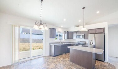 1556 Frontier Dr in Lewiston, ID - Building Photo - Building Photo