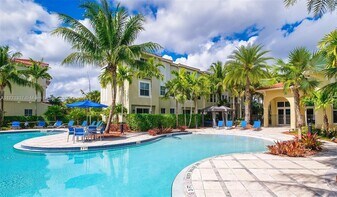 10170 SW 7th St, Unit 36-307 in Pembroke Pines, FL - Building Photo